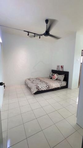 Master Room Private Bathroom At Indahria Apartment Zero Depo nice room 1