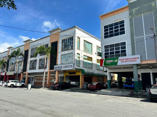 Face Main Road Simpang Renggam Shoplot Corner 1