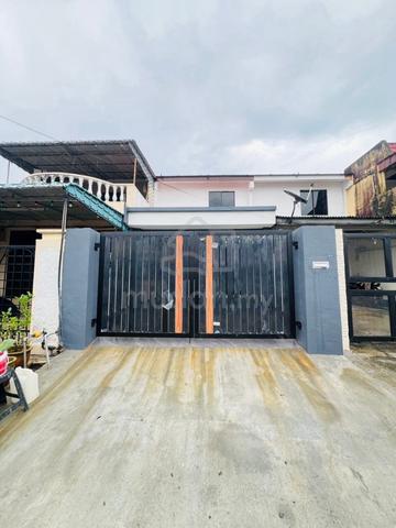 Double Storey Low Cost , Jalan Permas 1/4 Bandar Baru Permas Jaya 1