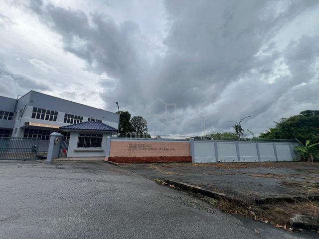 Warehouse With 3 Storey Office, Jalan Semenyih (Q5607) 1