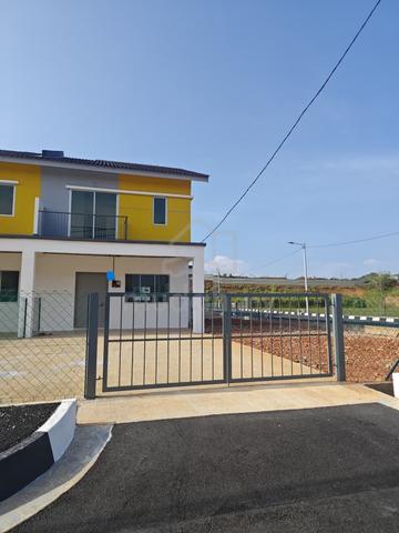 2-storey  Corner Lot Terraced House For Rent 1