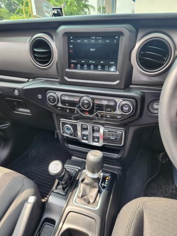 2022 Jeep Wrangler 3 Door Unlimited Sahara 2.0 T - 5