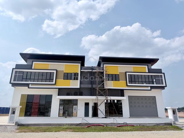 Facing Main Road 2 Storey Terrace / Semi D Factory Ayer Keroh Melaka 1