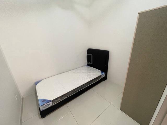 Single Bed Room/ All Race/ Danga Bay/ Utilities WiFi Included/ Bus CIQ 2