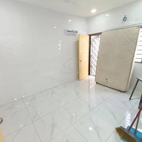 Pelangi Court 1