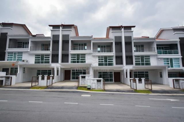 Value Buy Putra Residence 2.5 Storey Tmn Equine Seri Kembangan 1