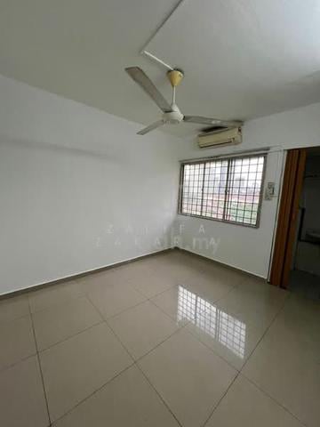 Iris Apartment (Taman Desa) 1