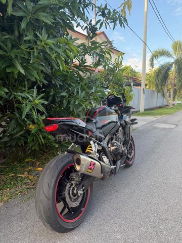 Honda CBR650R - photo 2 of 4