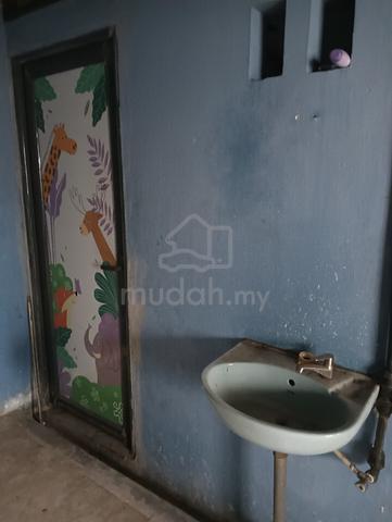 single storey terrace house in good condition with attractive wall pai 1