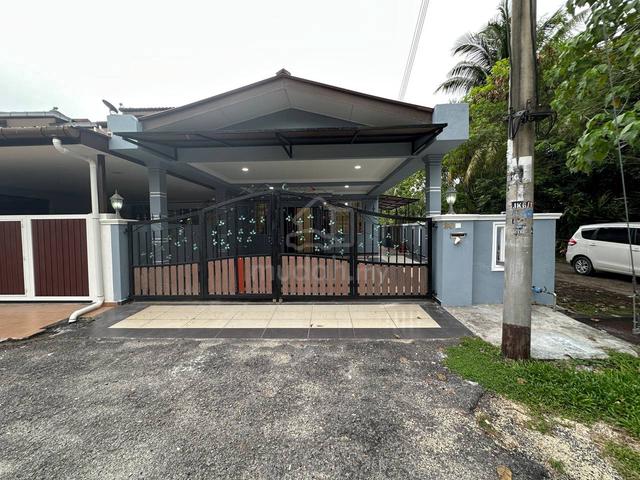 (RENOVATED END LOT) Two Storey Bandar Tasik Kesuma Beranang Semenyih 1