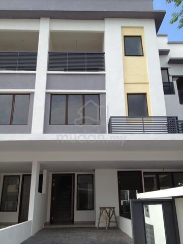 Odora Parkhome Townhouse, 16 Sierra, Puchong South (Ground Floor) 1