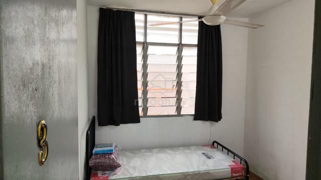 Bilik Sewa Flat Cengal 6 Tingkat 3 di Taman Putri Kulai 1