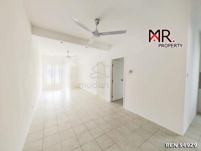 GOOD CONDITION @ Single Storey Terrace House Yarra Park FOR RENT 1