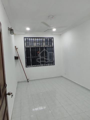 Bukit Indah 1Storey with 3Aircon 2Heater Near CW Bus Stop 1