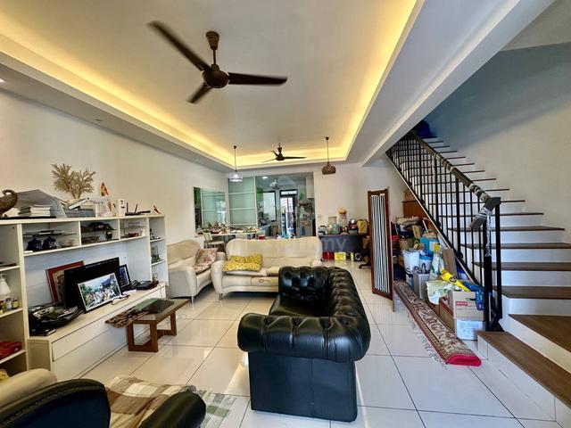 Teres 2 Tingkat, Elmina Valley 1, Seksyen U16 Shah Alam. Gated Guarded 1