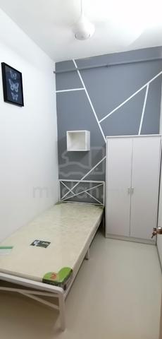 Single room Available for rent at Avenue Crest (Female) 1