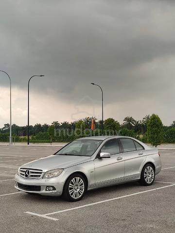 2010/2011 Mercedes Benz W204 C200 CGI - 1