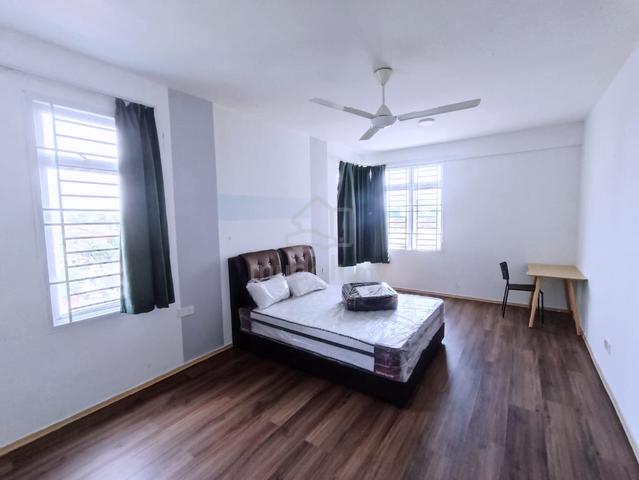Big Master Room @ Larkin Heights (5km To CIQ) 1