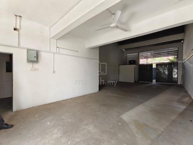 Warehouse Jalan Jenjarum Bukit Beruntung Light Industrial 1
