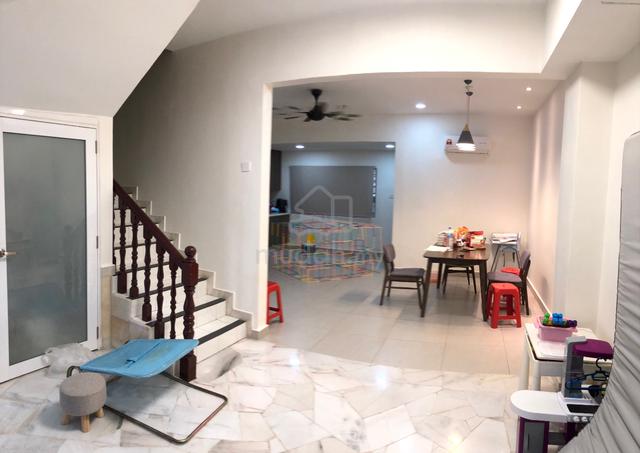 SL6 Fully Renovated 2 Storey House 3