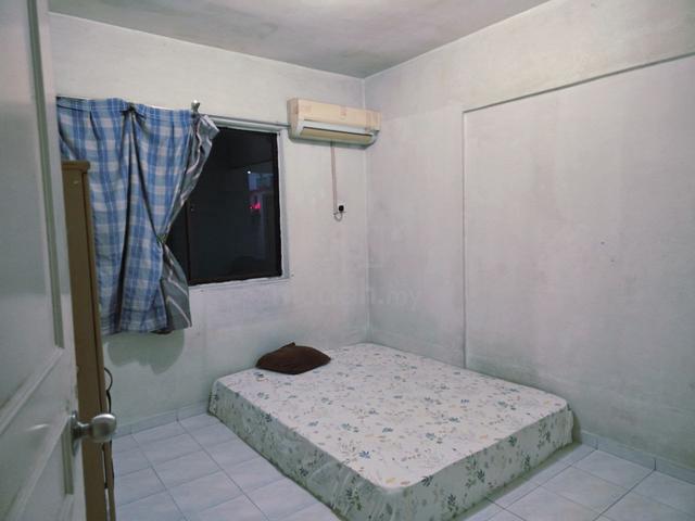 Taman Pekaka Block 31A, Small room for rent 1