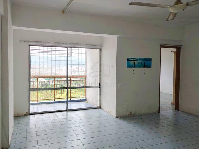 Estana Court 1
