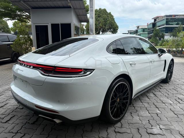 2021 Porsche Panamera - 2