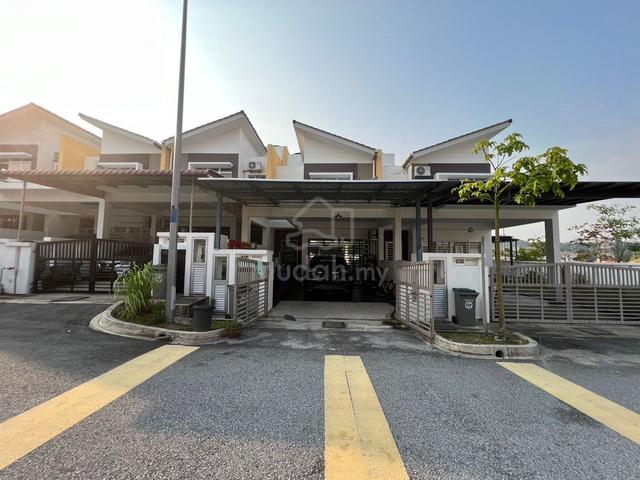 Double Storey Terrace Intermediate Bandar Warisan Puteri, Sikamat 1