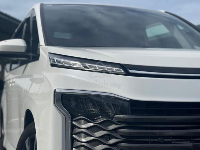 TOYOTA VOXY SZ LATEST 2.0 (7 SEATERs) UNREGISTERED - 3