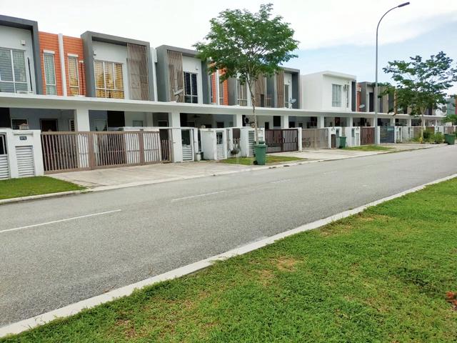 Full Loan !! Open facing 2Storey House Setia Ecohill 1, Semenyih 1
