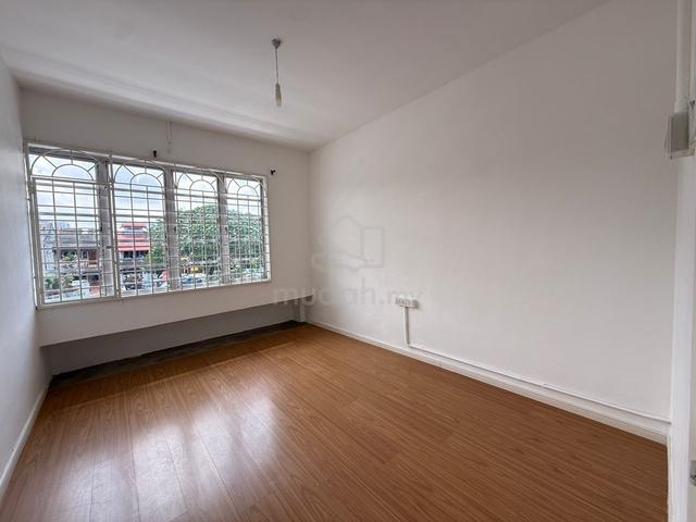 Facing Mainroad 1st Floor Shoplot Kota Laksamana near Jonker Walk 1