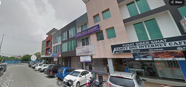 Non Bumi 3 storey Shoplot Dengkil Centre Points Full Tenanted Shop 1