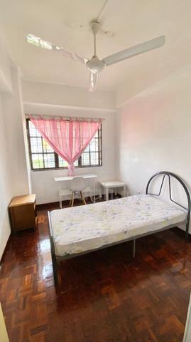 Middle Room For Rent (FEMALE ONLY) @ Bayu Tasik Condo Near LRT & HUKM 1