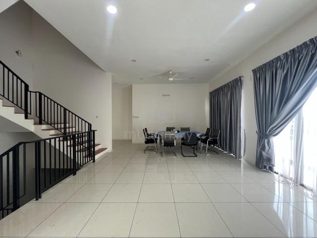 2.5 Sty Endlot Semi-D @ Twin Palms , Sg Long 1