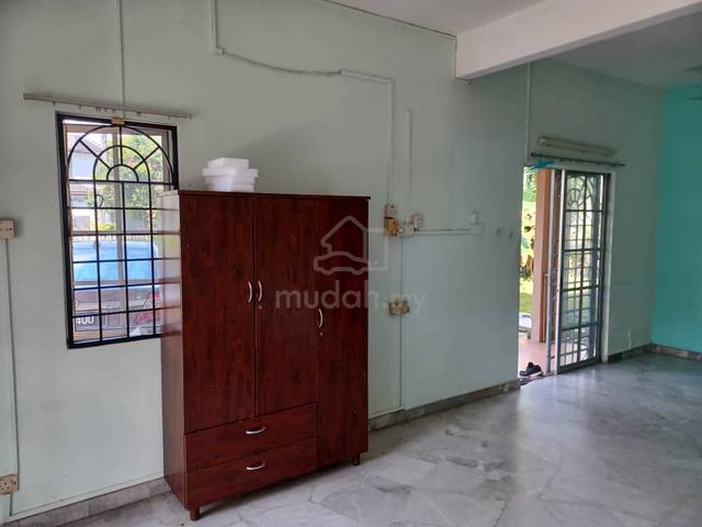 End lot Bk5 25x70 double storey house bandar kinrara puchong 1