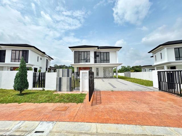 HUGE LAND FREEHOLD 10200ft 2 Storey Bungalow Alam Sari Bangi Ukm 1