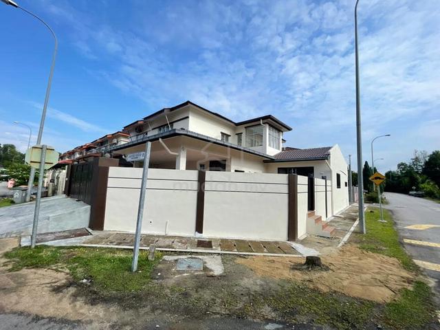 Fully Renovated Double Storey Corner Lot In Forest Height For sale 1