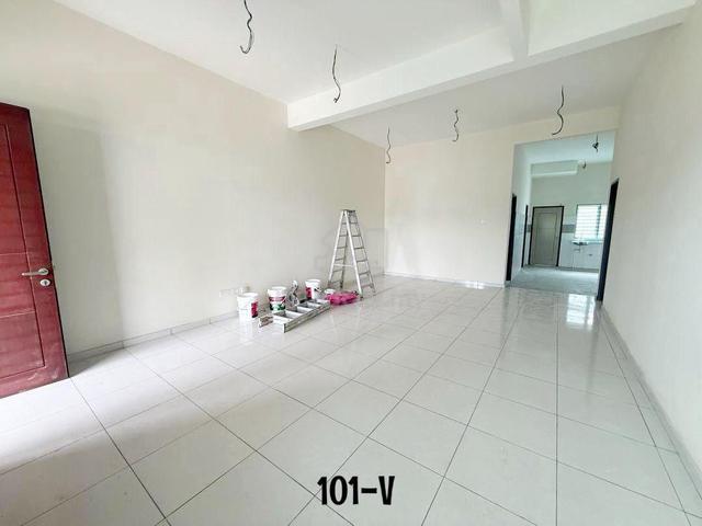 FACING PARKING !! 20x85 5R5B Telok Gadong Besar 2.5 Storey House Klang 1