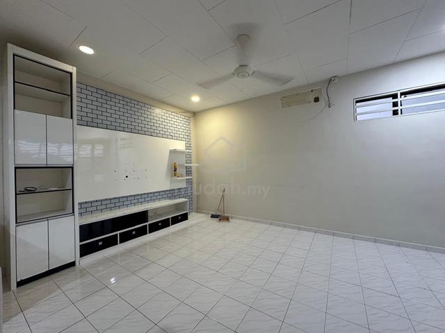 (SEMI-D) Taman Kempas (near Toll Selatan) 1.5 Storey Semi-D For RENT 1