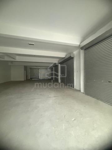 Taman Equine park Equine Boulevard Seri kembangan zeva putra walk 1