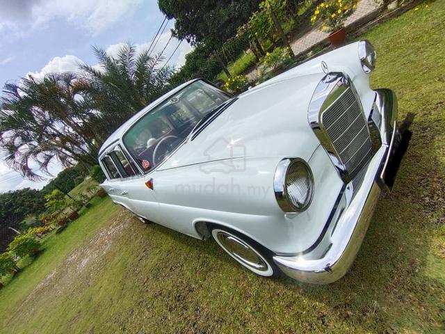 1967 Mercedes Benz 200 2.0 W110 - 3