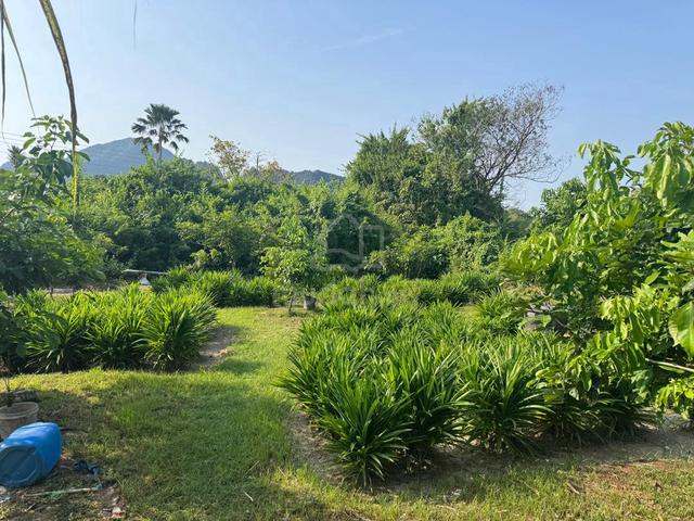 Strategic locatio! 1.166acres flat land in Kampung Baharu Gunung Rapat 1