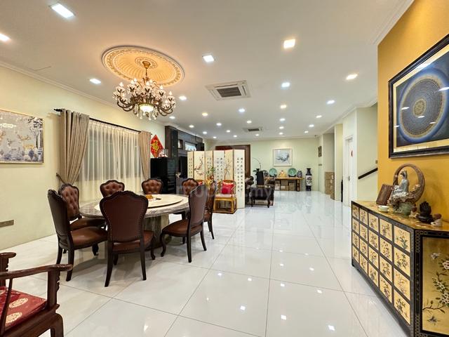 3 Storey Bungalow @ The Royale Cheras 1