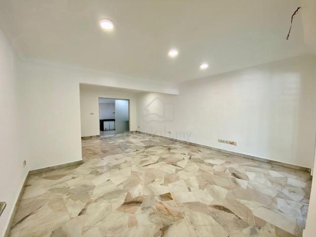 Menjalara 62b, Renovated, Extended hv Balcony, Below Market ! 1