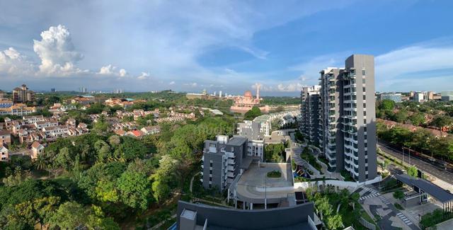Aura Residence 1