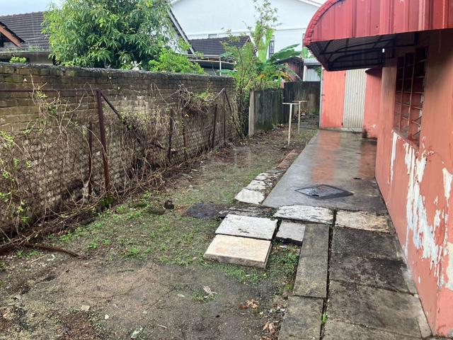 Jalan Hamilton facing mains road Georgetown 1