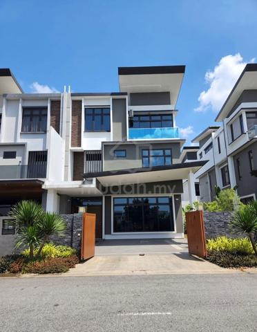 Kelapa Sawit 3 Storey Bungalow House 4bed Kulai Johor 1