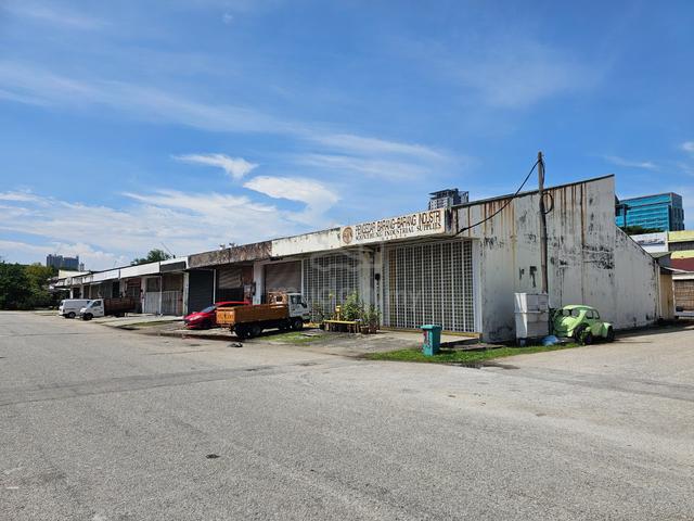 1.5 Storey terrace factory Taman Perindustrian Puchong 1