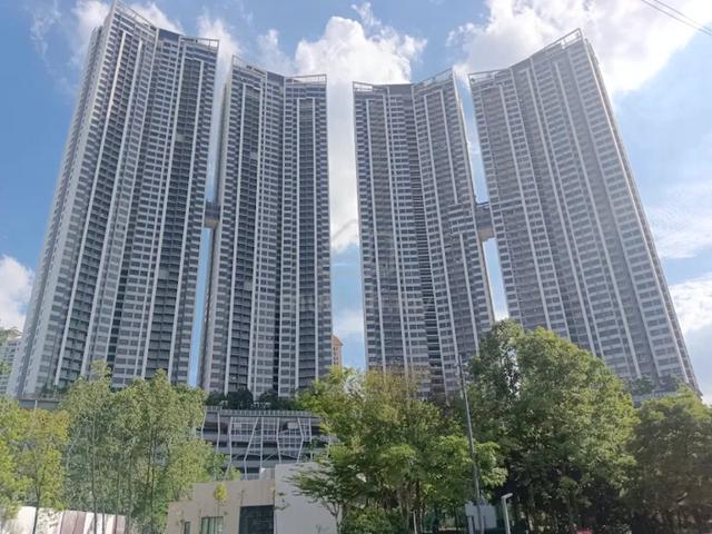 Rooms for rent in 5 star Condo! 1