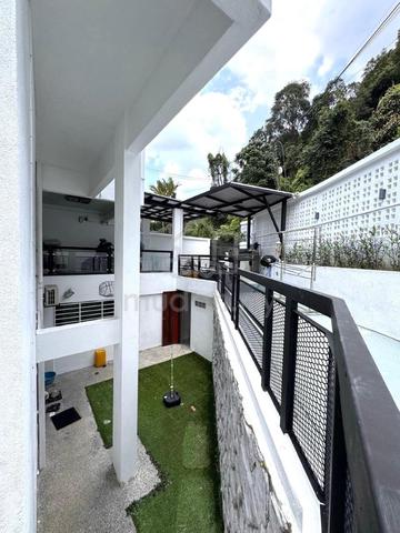CORNER LOT Renovated 3 Storey House Taman Zooview Ulu Klang Ampang 1